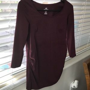 Maroon H&M maternity shirt.